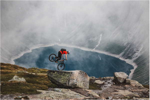 Haibike HYBE CF 9 heldämpad el-MTB med kolfiberram och Bosch CX-motor