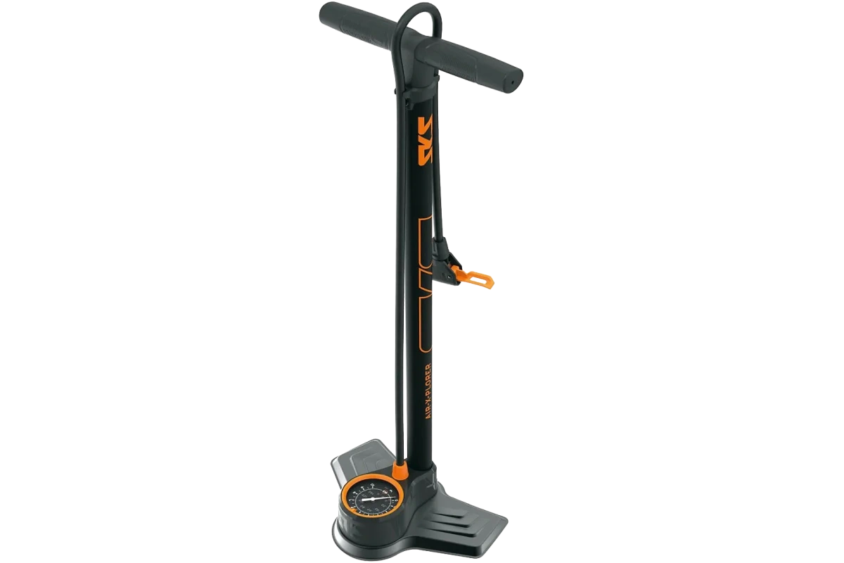 SKS Floor Pump Air-X-Plorer 10.0 är en högkvalitativ och mångsidig fotpump